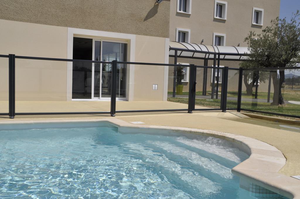 Hotel Caiman Pierrelatte Εξωτερικό φωτογραφία